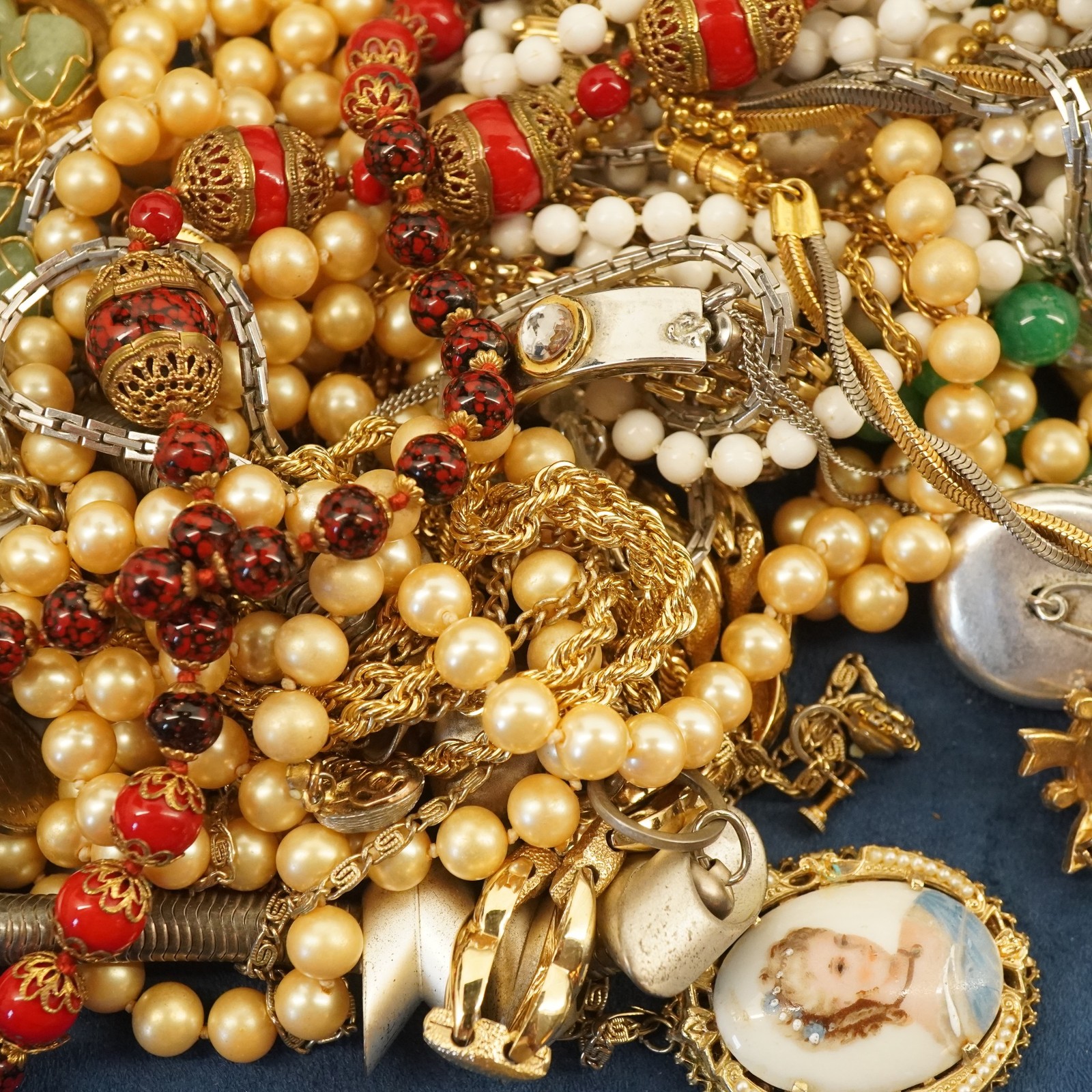 10lb Lot of Assorted Costume Jewelry, Modern & Vintage Much Wearable
