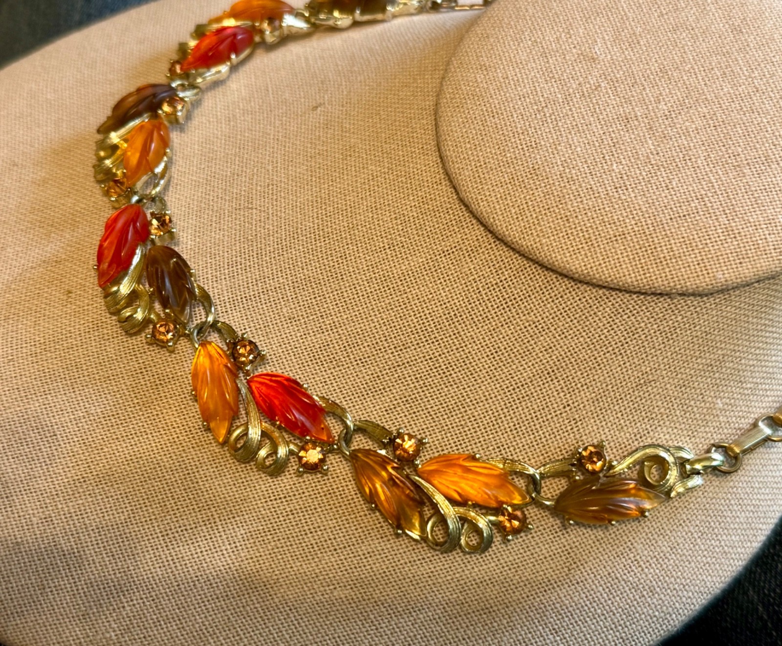 Mid Century Jelly Lucite Lisner autumn leaves and rhinestone choker 16″ adj.