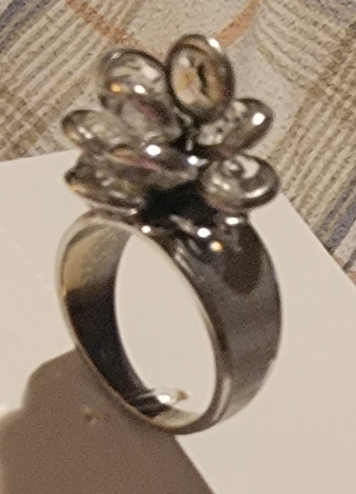 Beautiful Vintage MCM Cocktail Ring 18 k HGE Cut Crystal