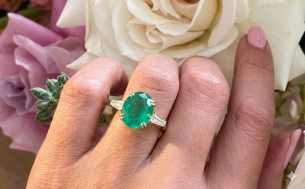 Vintage 14k Yellow Gold Engagement Ring 9.42CT.Natural Green Emerald Oval Shape