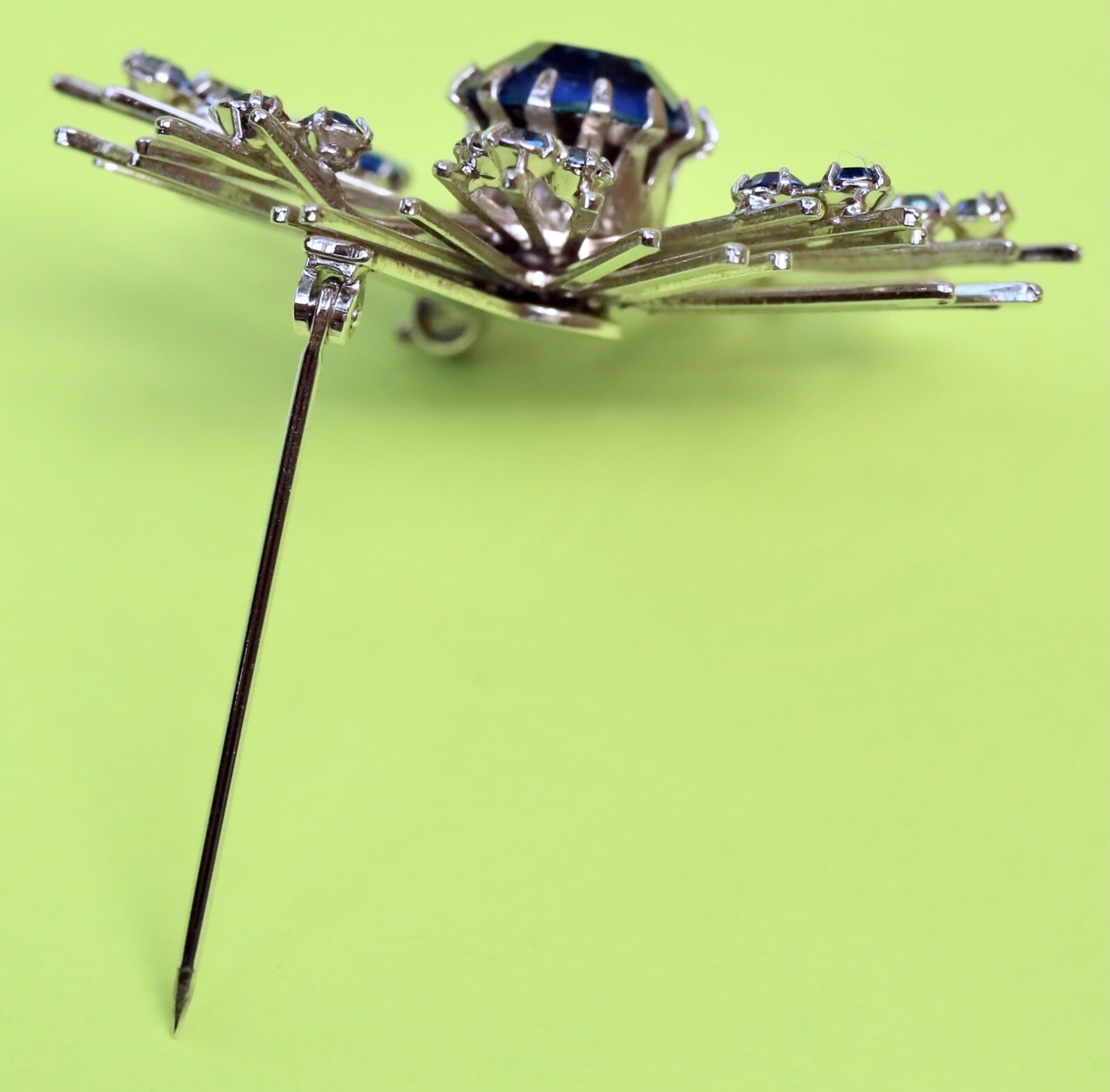 Sarah Coventry Signed “Coventry” Silver Tone Starburst Brooch Blue Rhinestones