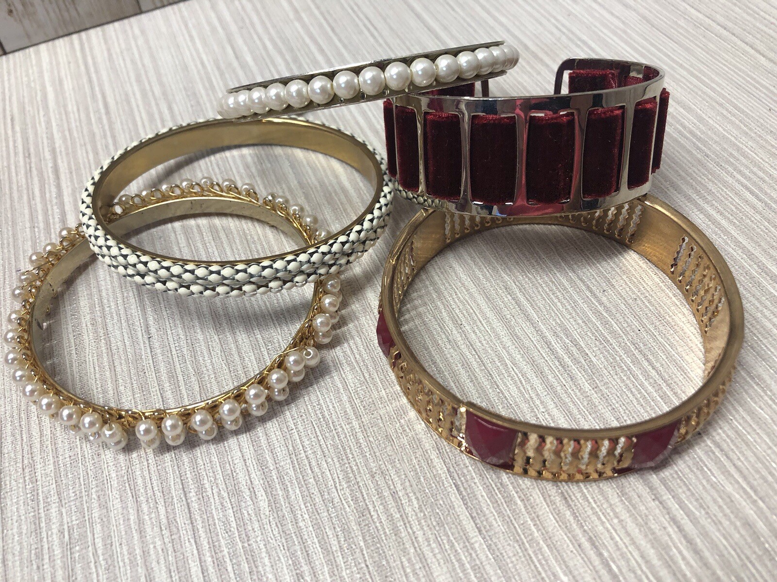 5 Vintage Womens Bracelets Assorted Sizes & Shades Free Shipping