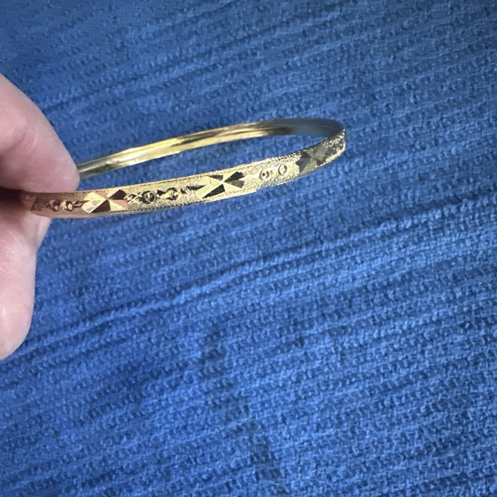 VINTAGE WOMEN’S GOLD BANGLE BRACELET 10”