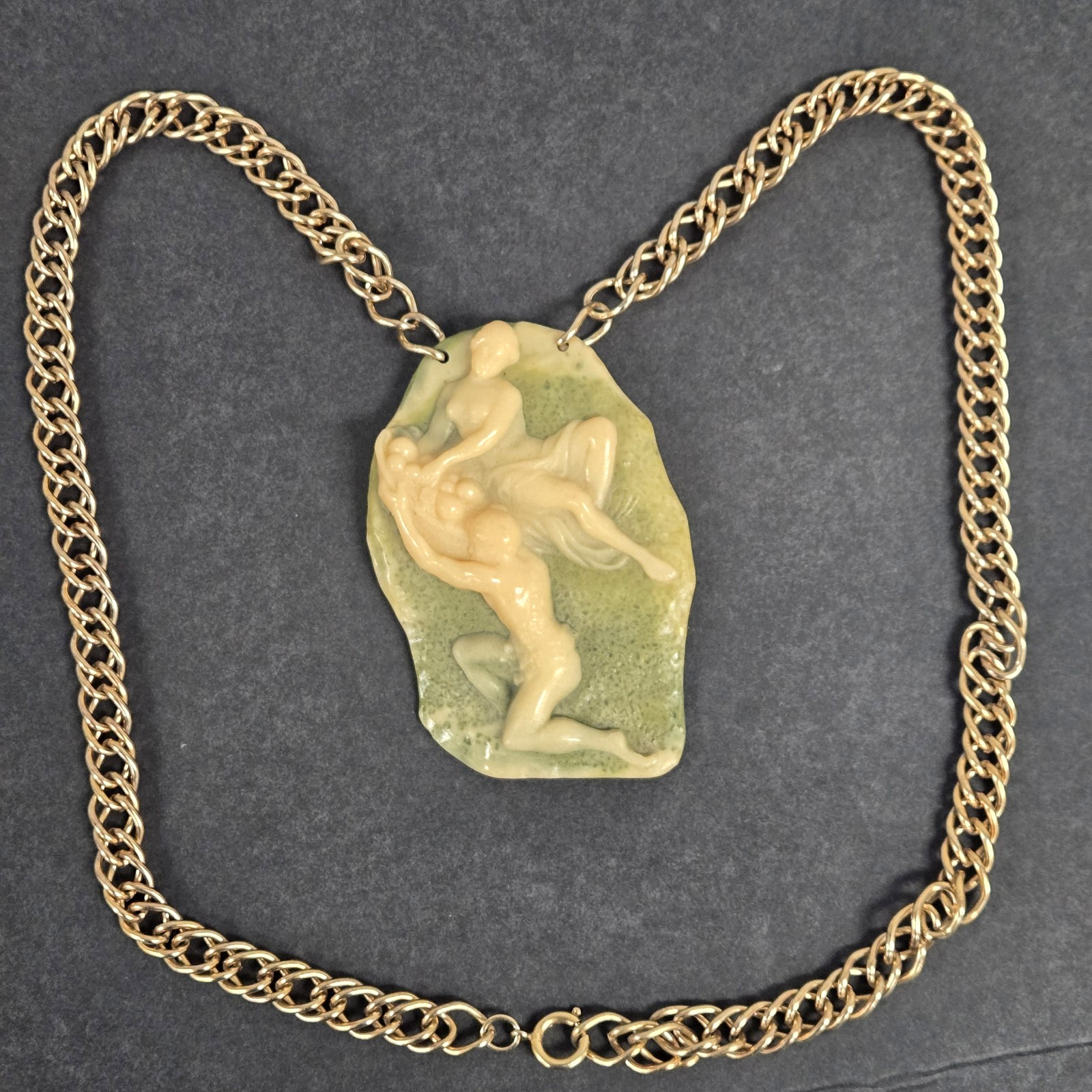 Art Deco Acrylic Resin Couple Courting Raised Relief Pendant Chunky Chain