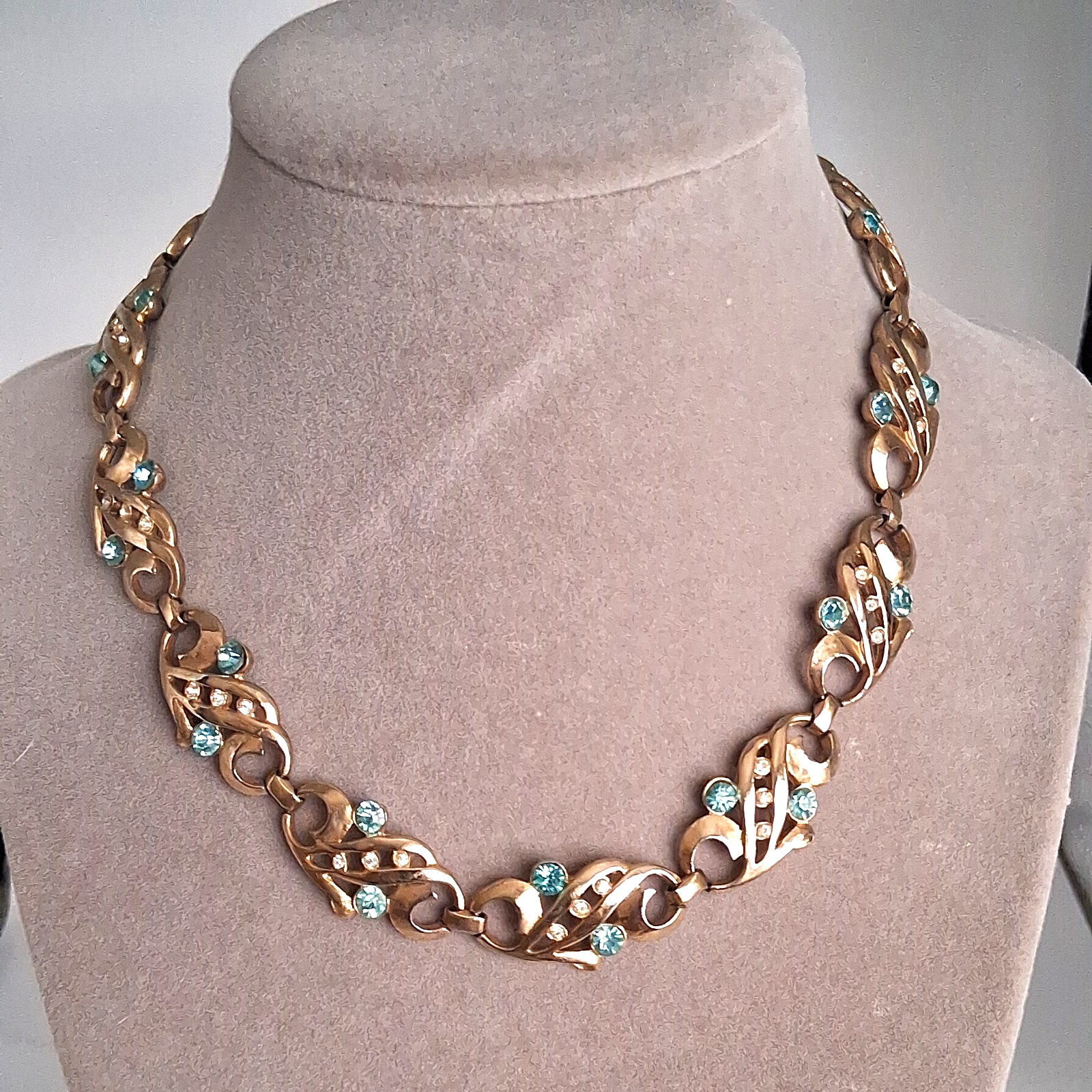 Vintage Aquamarine & Clear Rhinestones Gold Tone Necklace 15″ Unbranded