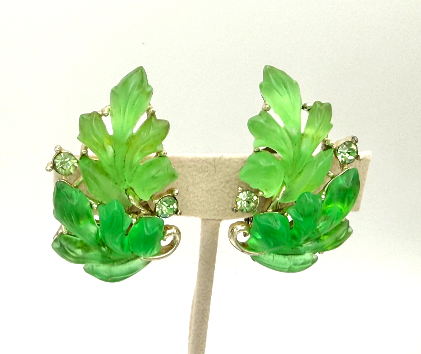 Lisner Vintage Bright green Jelly Lucite oak leaf earrings and Bracelet set