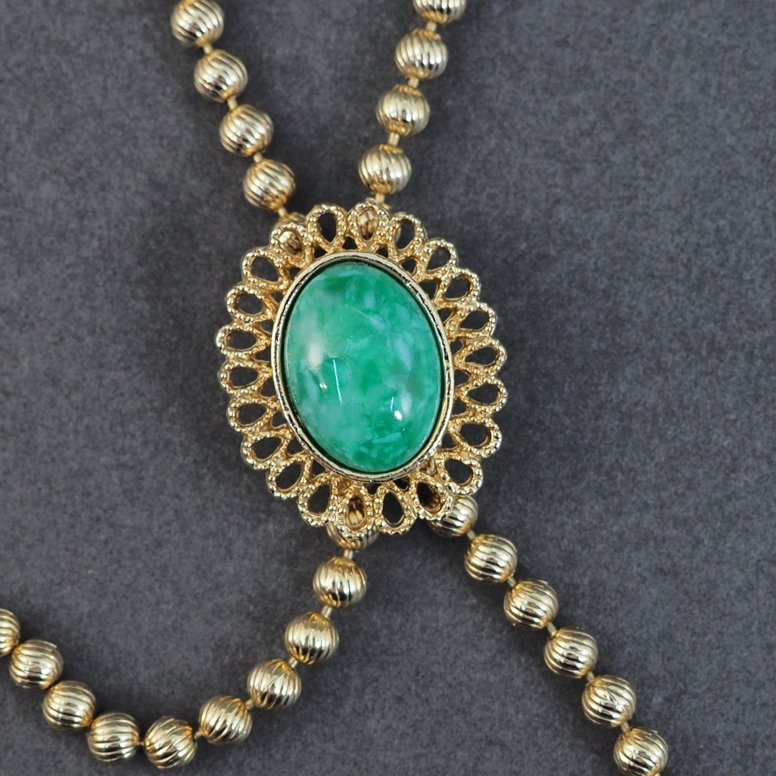 Avon Ming Green Necklace Gold Tone Adjustable Lariat Tassel Cabochon Vintage MCM