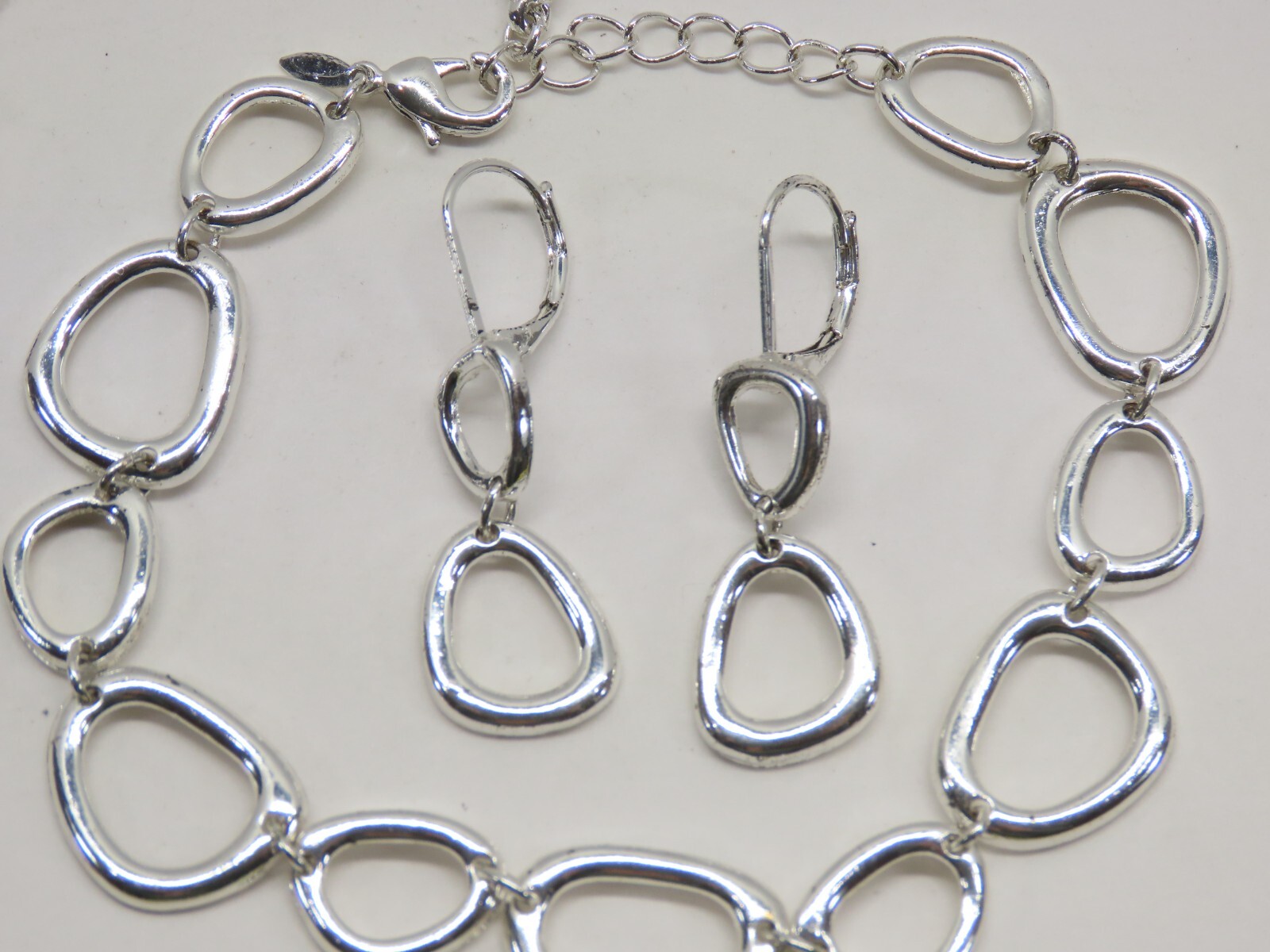 SAQ Jewelry Set Necklace Earrings Bracelet Silver Tone Gorgeous D2611