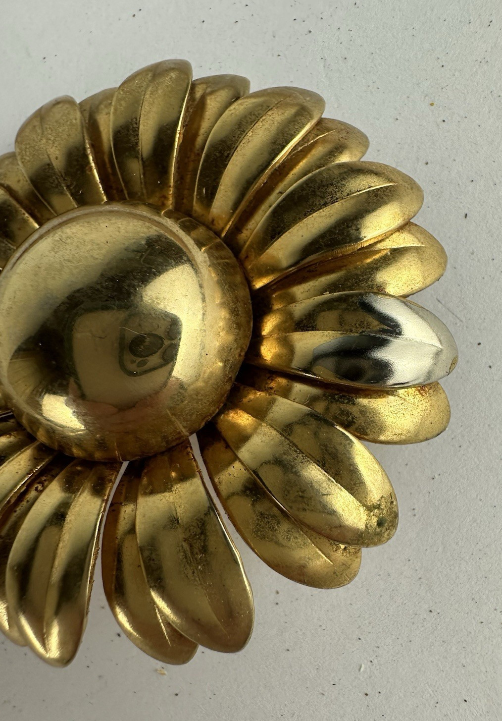 Vintage Mid-Century 3-Dimensional Sunflower Bloom Brooch Jewelry Gold Tone 2.5″