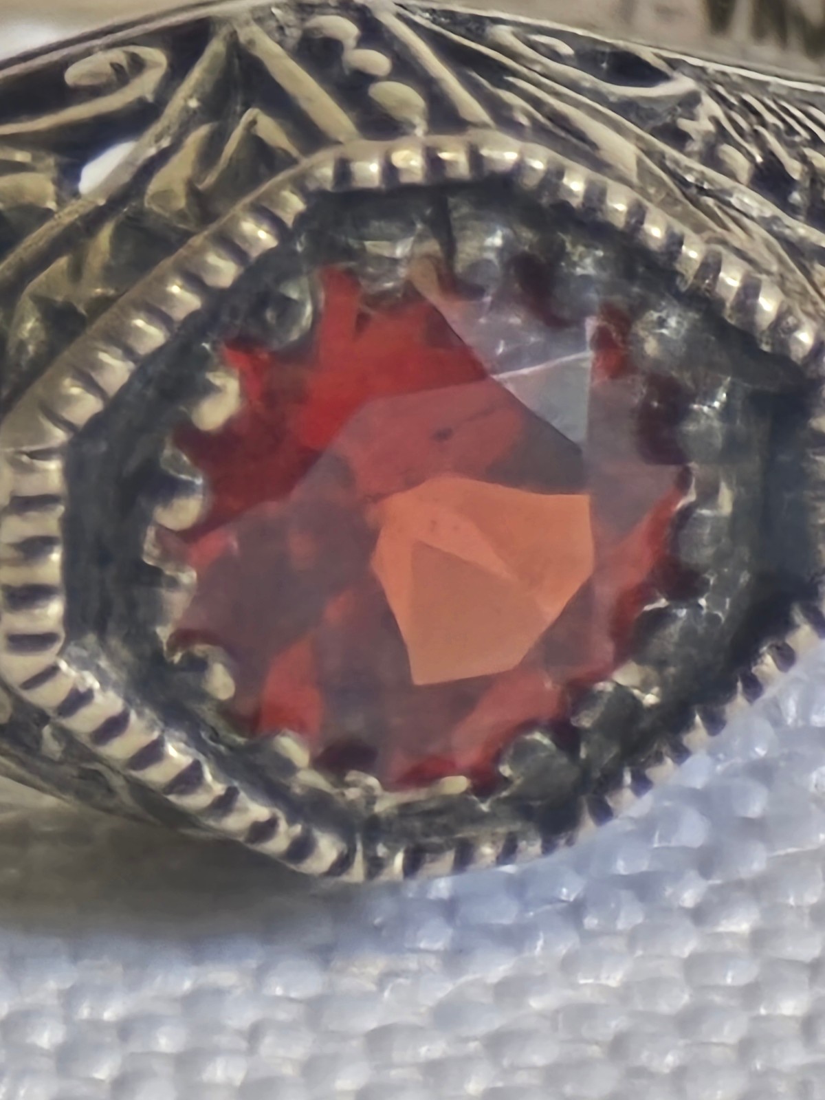 Vtg Sterling Silver Ring 1.76g Fine Jewelry Size 6.75 Band Garnet Look *READ*