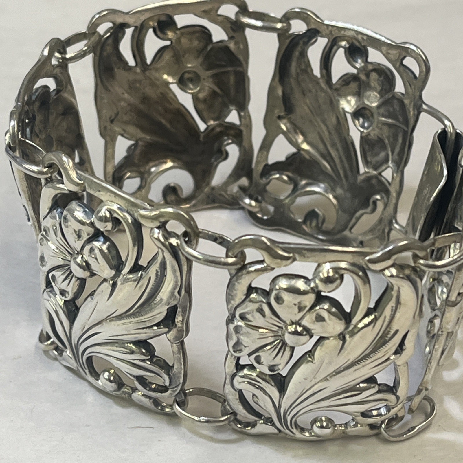 Vtg DANECRAFT Bracelet 925 Sterling 6 Panel Cut Out Floral Repousse 7.25 63.1 Gr