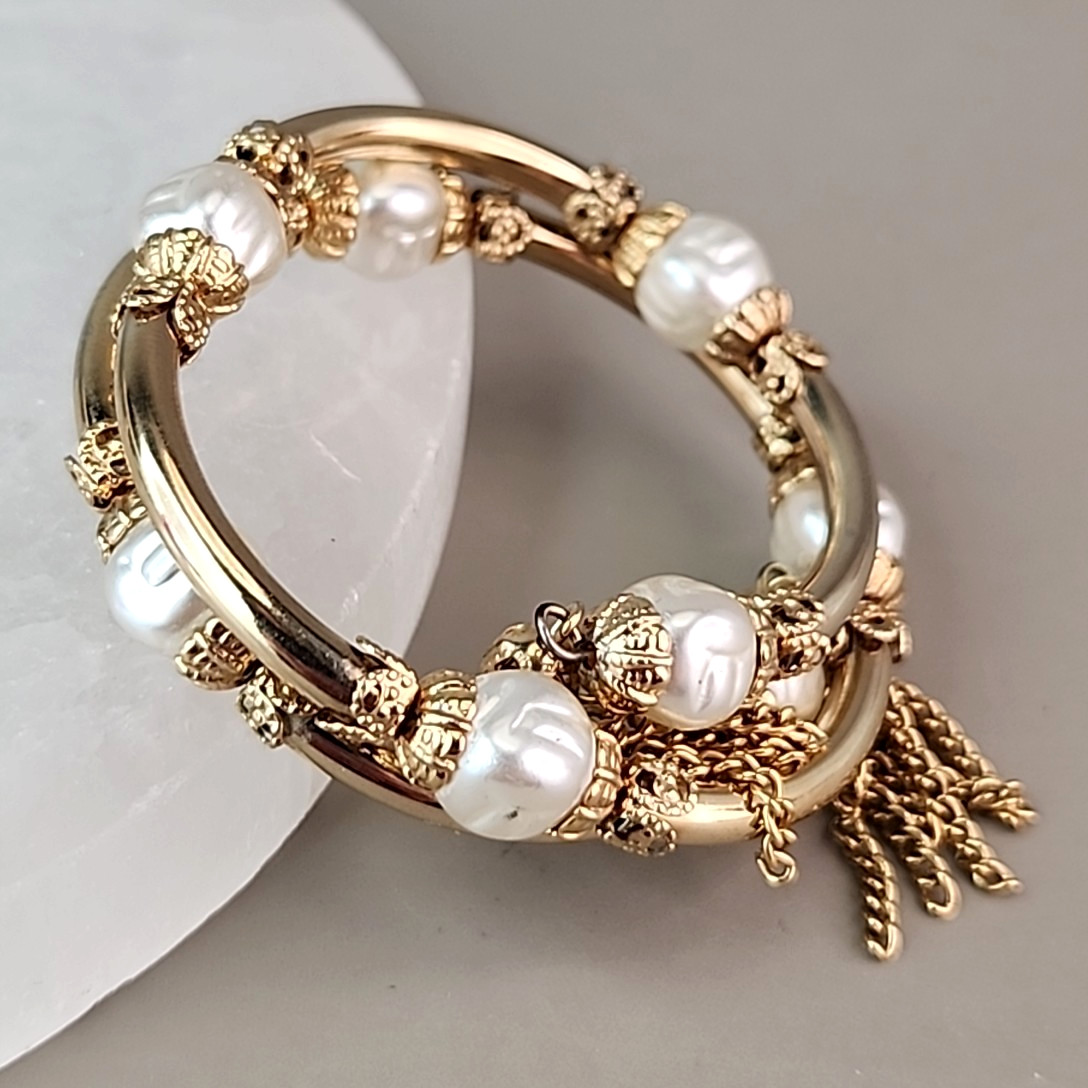 Vintage Baroque Faux Pearl Bracelet Wrap Memory Wire Tassel Gold Tone 5.75″