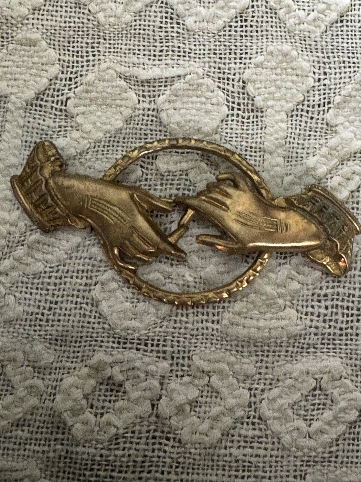 Vintage Gold Tone Gloved Hands Circle Brooch Pin Metal Pin No Stone