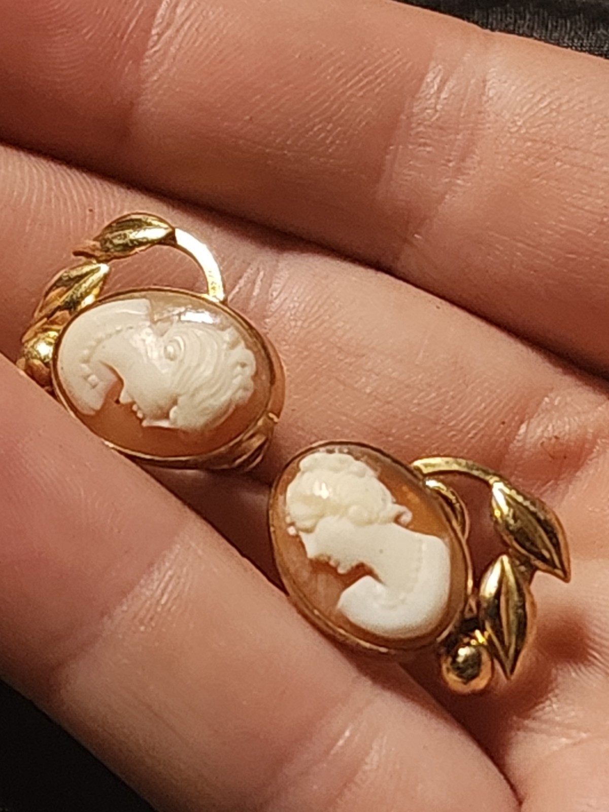 Vintage 12K Gold Filled Carved Shell Oval Cameo Screw Back Earrings