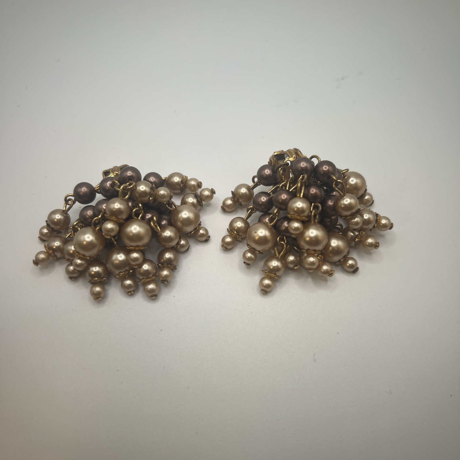 VTG Signed KRAMER NY Gold Tone FLOWER Simulated Glass Pearl Clip On Earrings