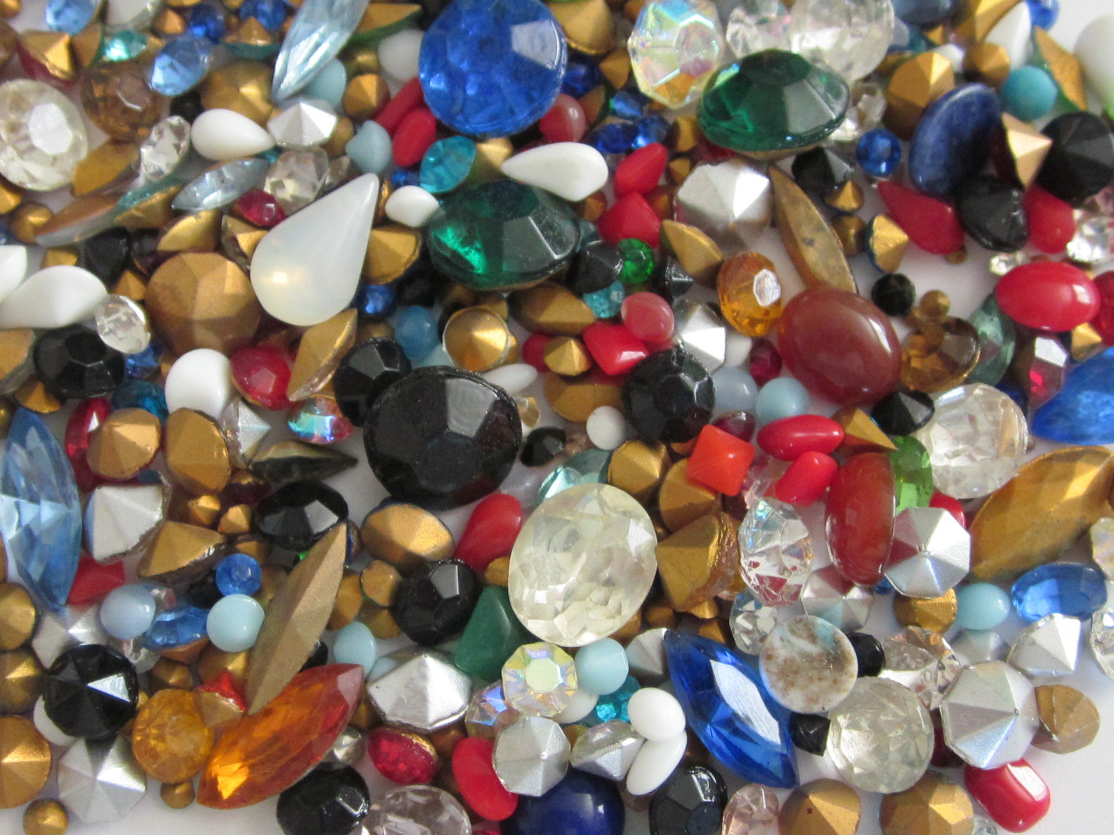 325 VINTAGE GLASS RHINESTONES & SOLID STONE LOT REPAIR JEWELRY LOOSE ASSORTMENT