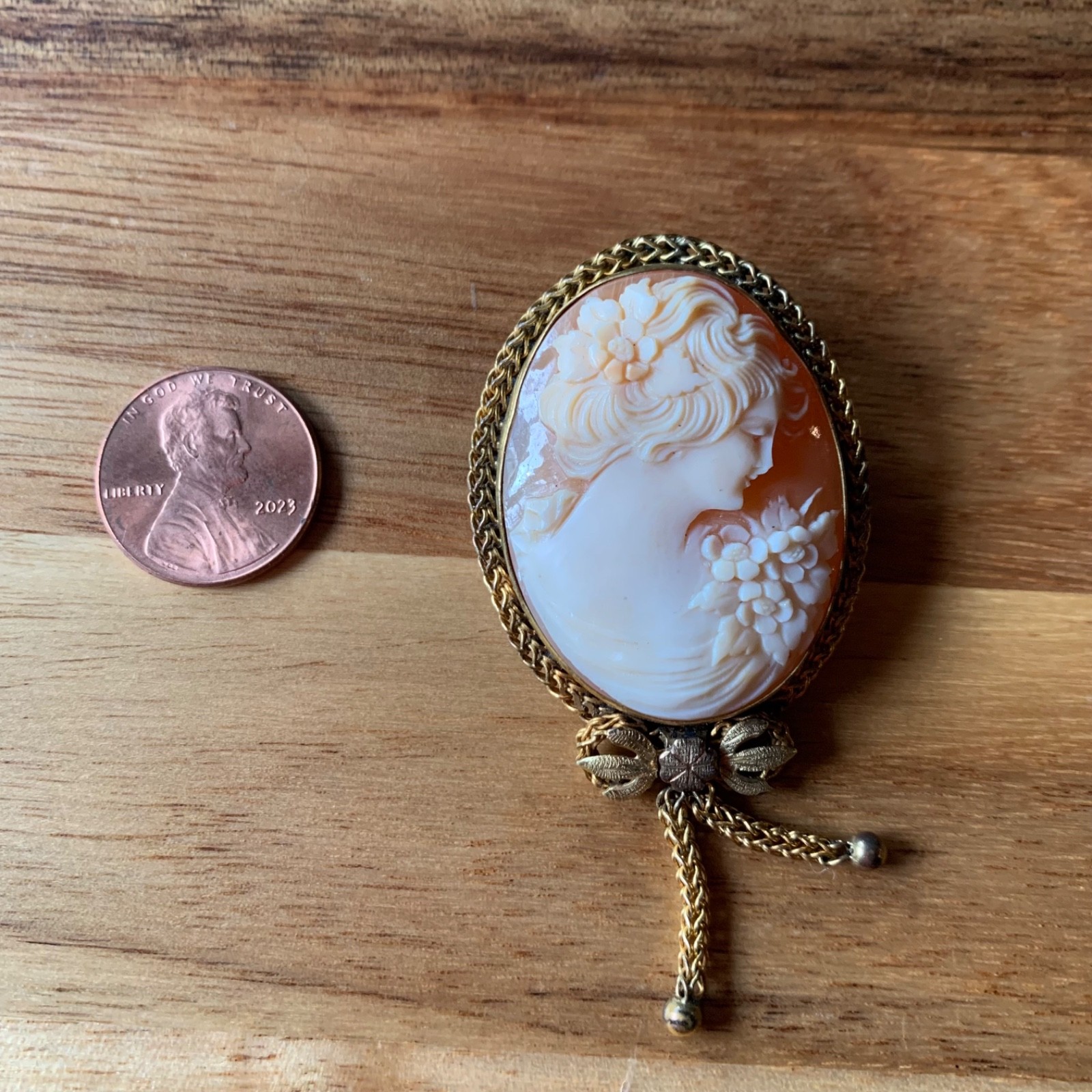 Hand Carved Cameo 1/20 12K Gold Brooch Pin