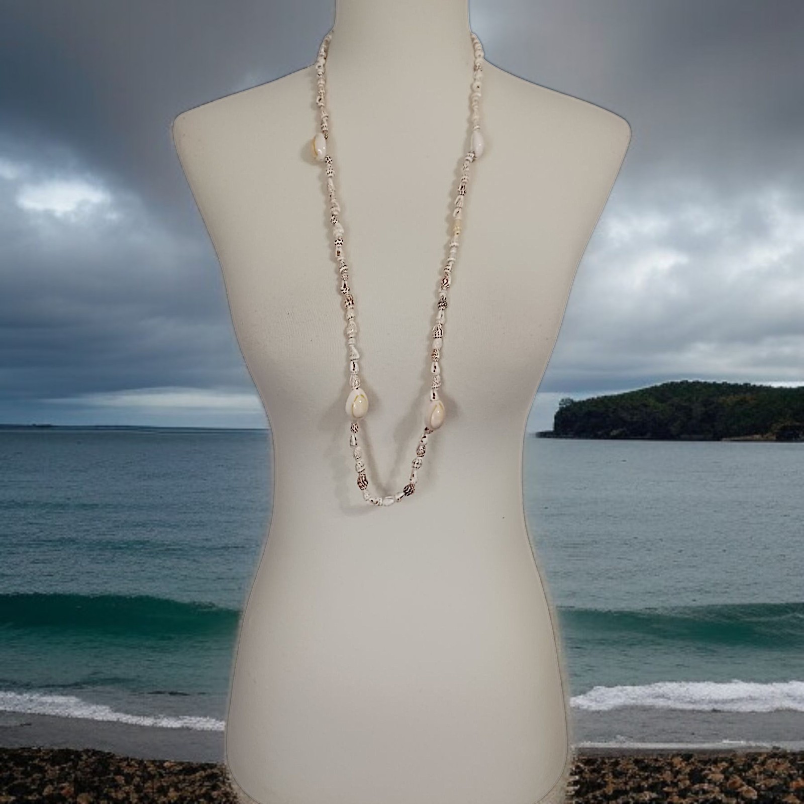 Vintage Cowrie Momi Shell Necklace Strand Hawaiian Lei Beachy Coastal Tropical