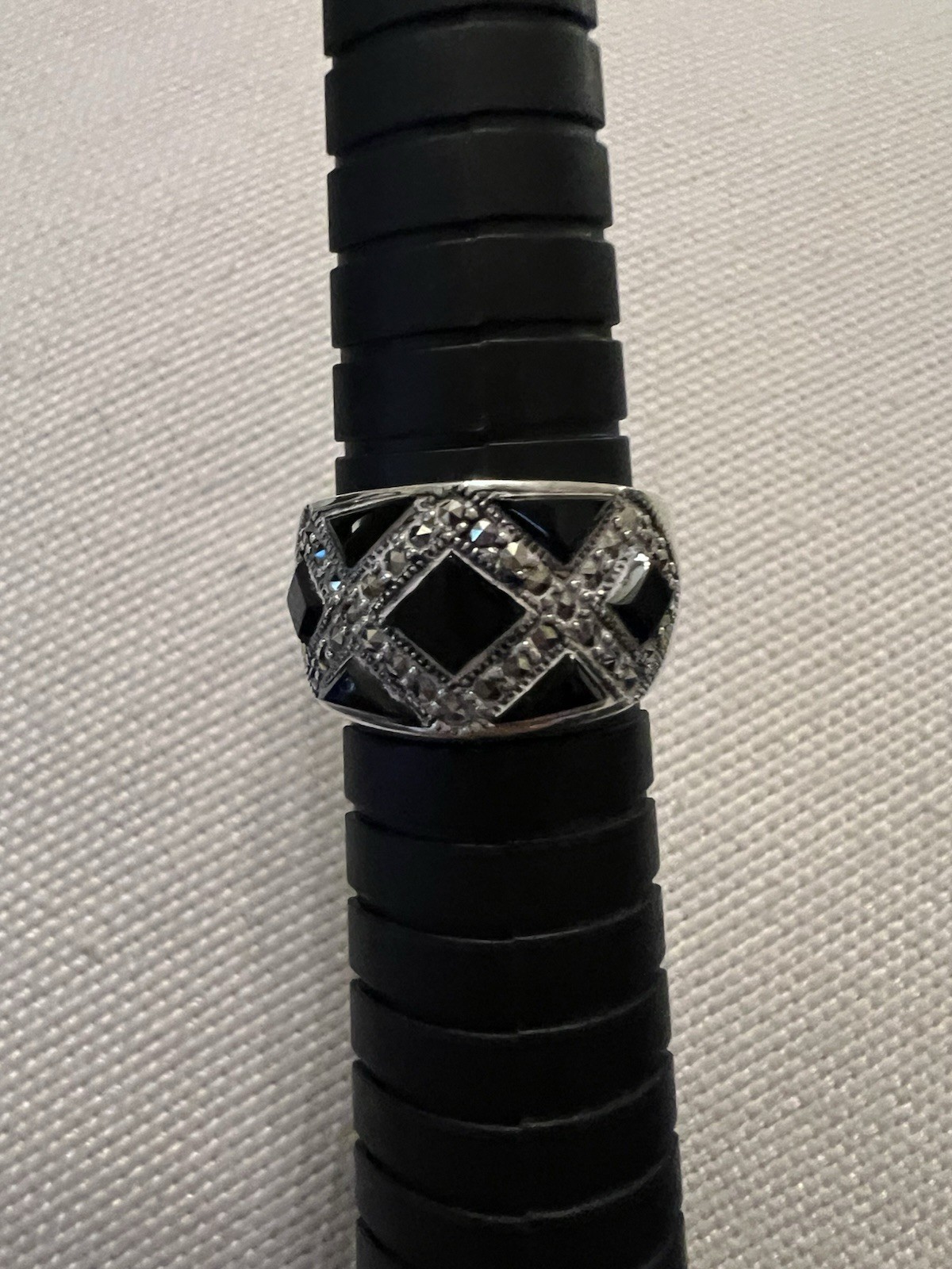 Black Onyx & Marcasite Sterling Silver 0.925 vintage band Ring size 7