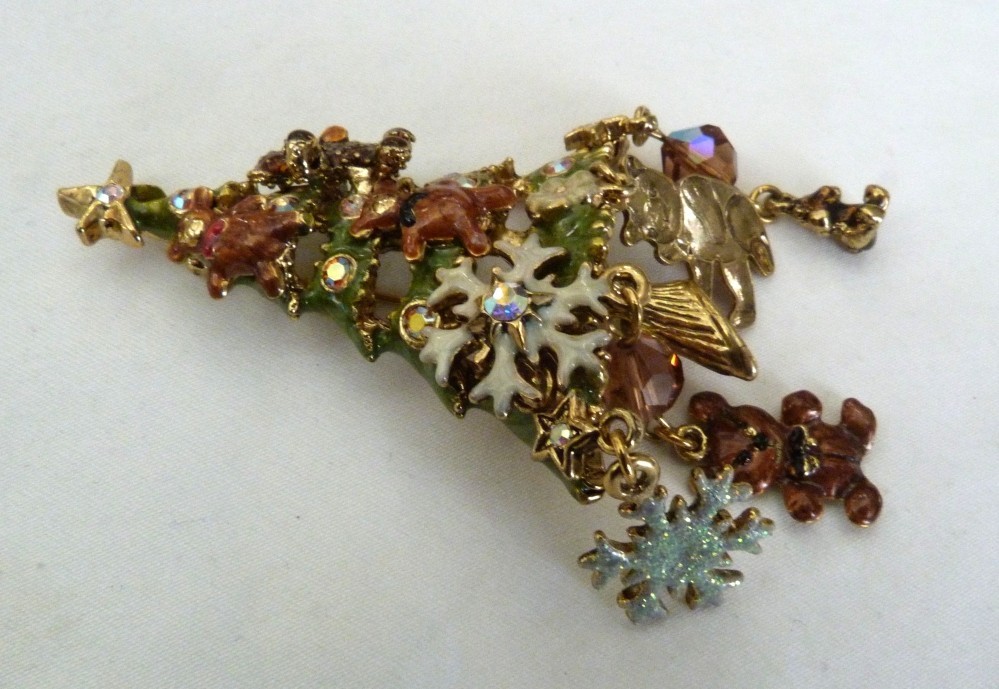 3 1/2″ KIRKS FOLLY ENAMEL DANGLE TEDDY BEARS SNOWFLAKE CHARMS CHRISTMAS TREE PIN