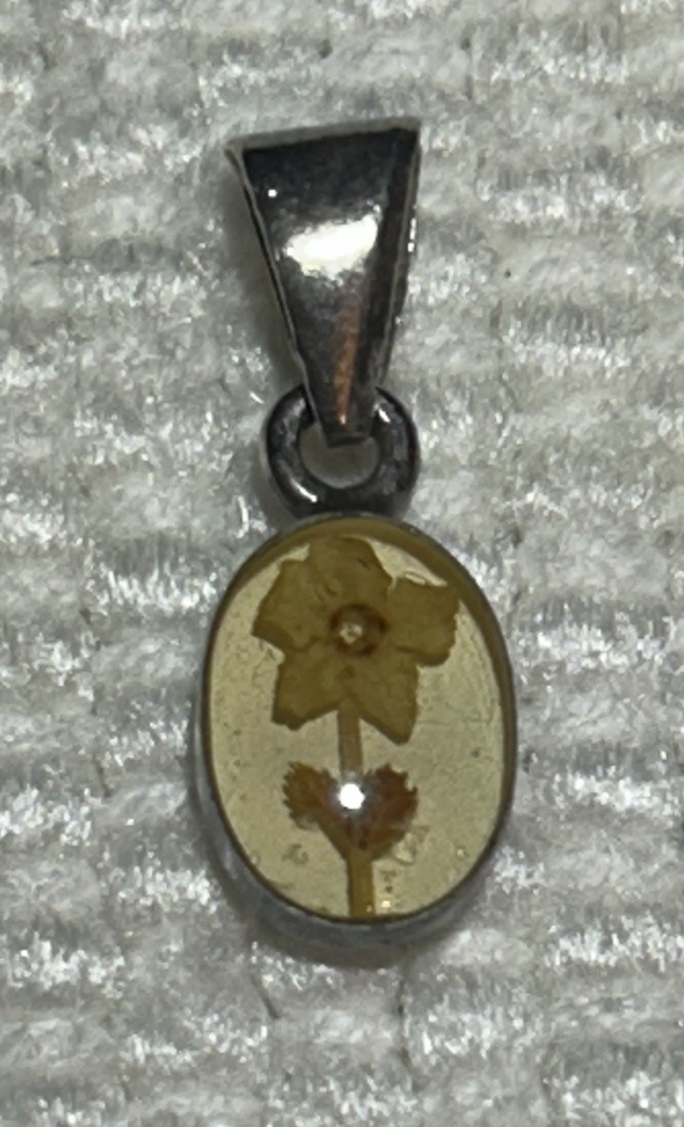 Vintage 925 Sterling Silver Flower Acrylic Resin Oval Pendant Very Dainty