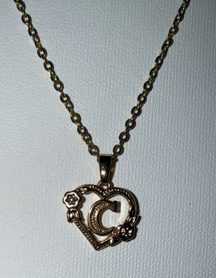 Vintage 19″ C Initial Heart Pendant w/ Roses Necklace Gold Tone Metal No Brand