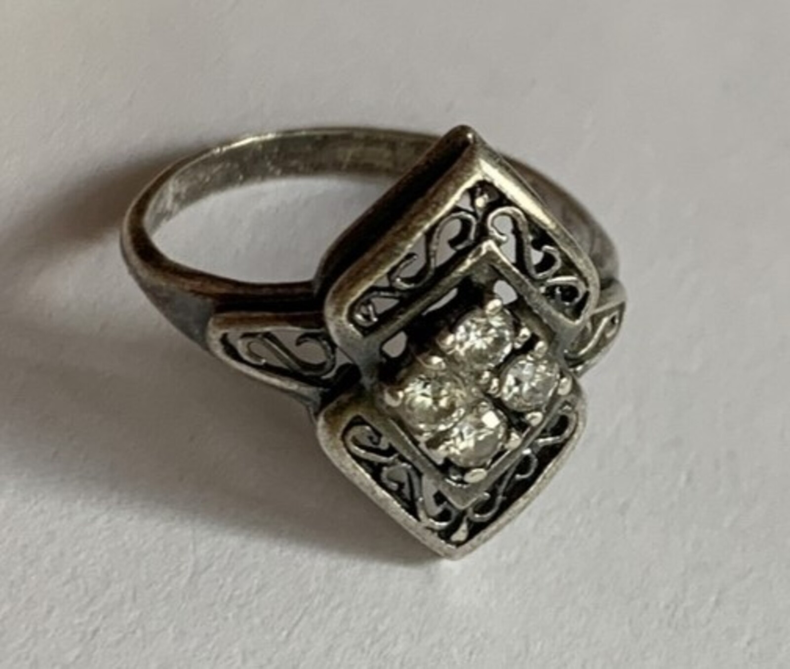 Vintage ring sterling silver 925 Size 8.5 Weight 2.8 g. Filigree.