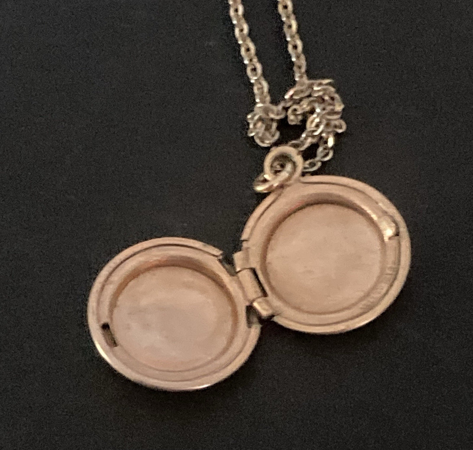 Vintage Gold Fill Locket Tiny Etched Round Photo Charm Chain 14.5″ Pendant