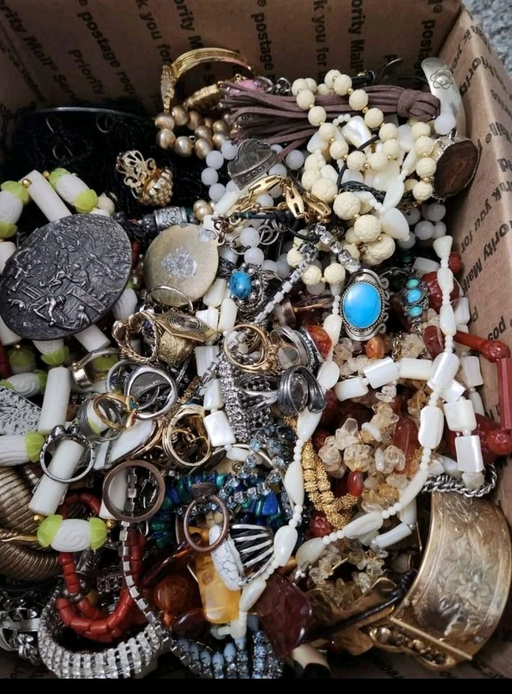 3 Pounds Jewelry Costume Vintage Mix LBS necklaces bracelets pins rings etc lbs