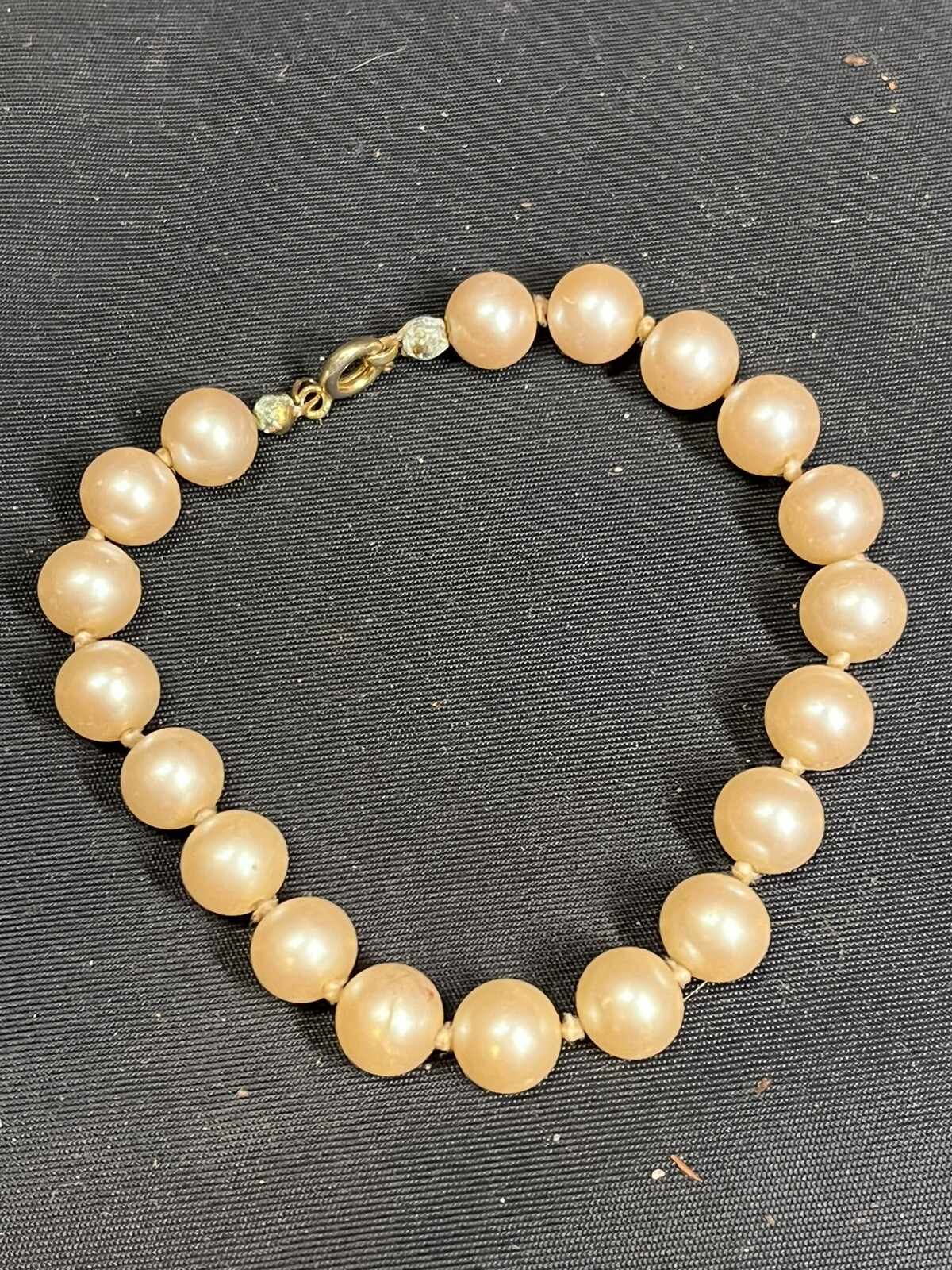 VINTAGE 10MM FAUX PEATL BRACELET 7.25”