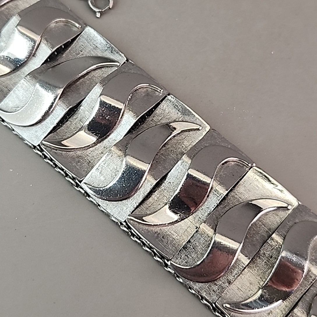 Vintage Wide Mesh Bracelet Silver Tone Wavy Panels 6.5″