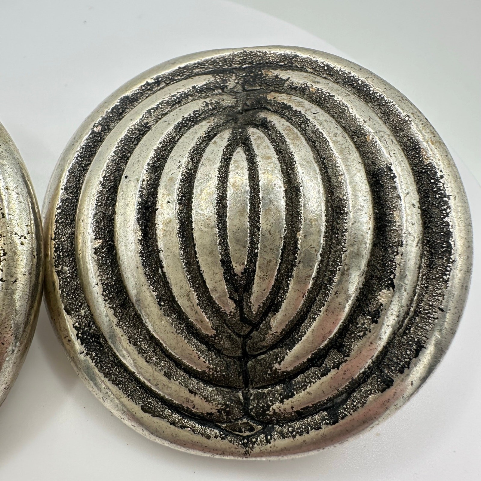 Jeff Lieb vintage massive silver tone scalloped discs statement clip on earrings