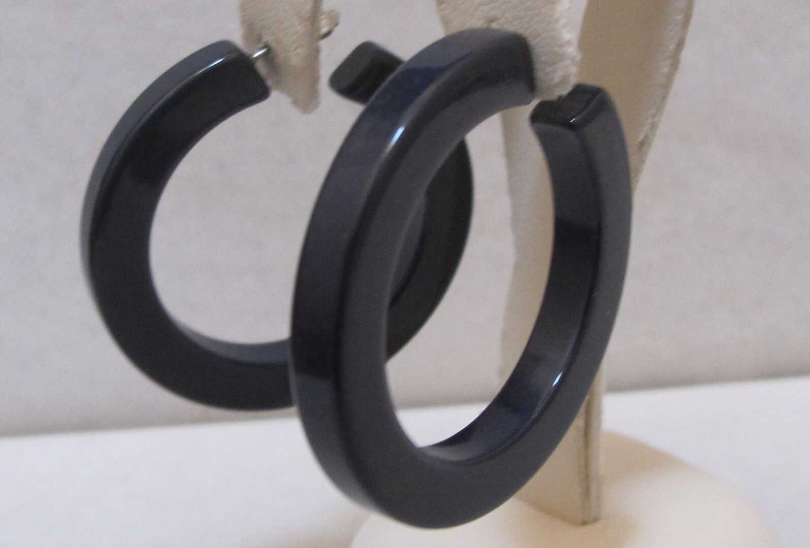 Vtg Very Dark Grey Near Black Plastic Hoop Earrings 1-3/4” Silver Tone Posts
