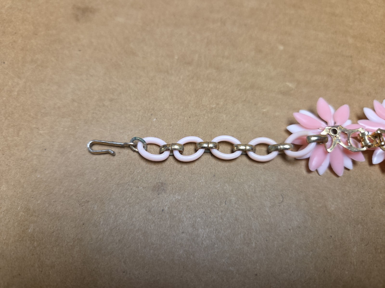 Vtg Coro Pink Plastic Flower Choker Necklace *SEE PICS