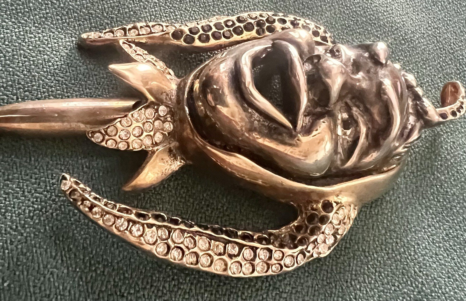 FABULOUS UNSIGNED RETICULATED JESTER BROOCH BLACK/CLEAR RHINESTONES EXCELLENT