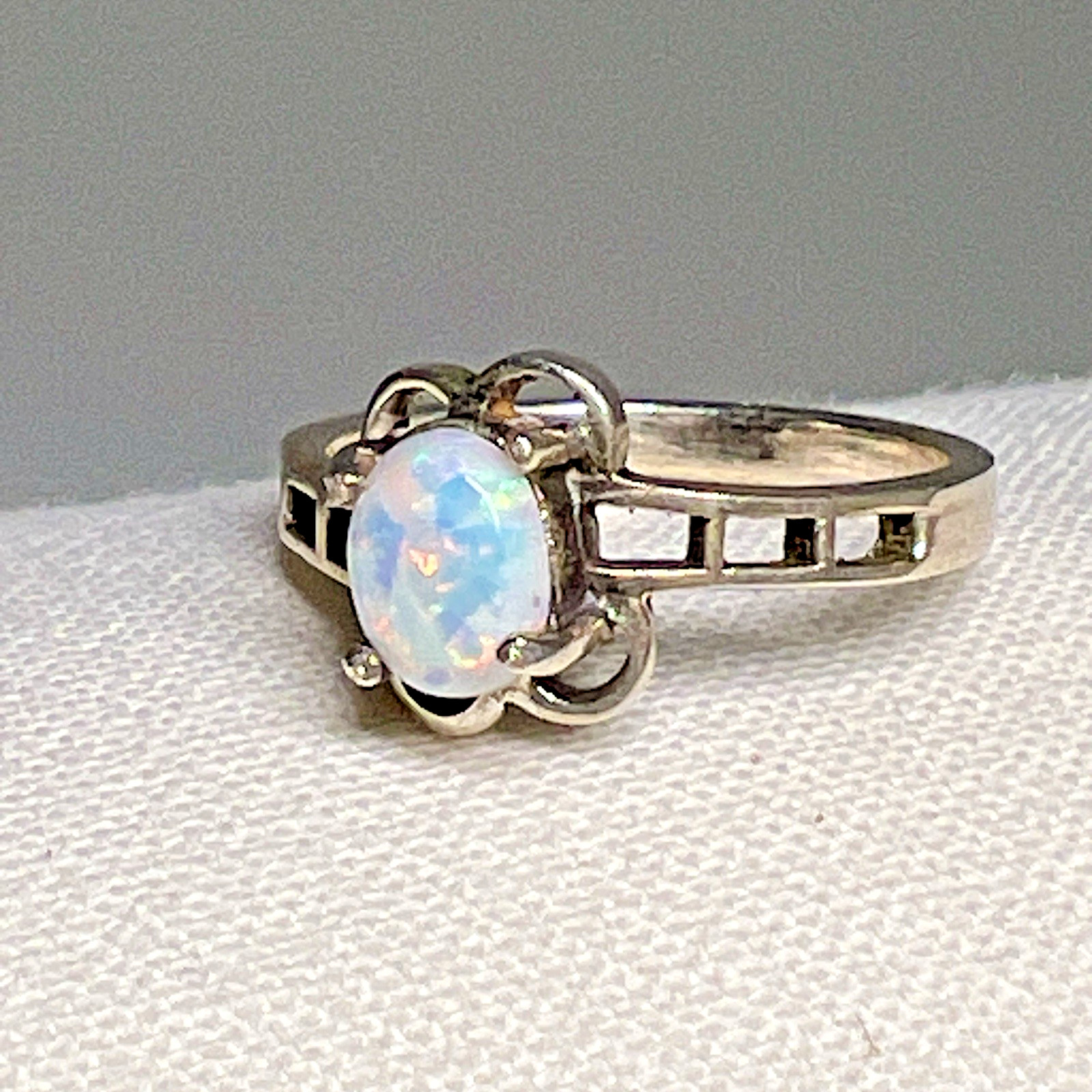 Sterling Silver Australian White Opal Ring Oval Cabochon Size 8 Vintage 2.5g