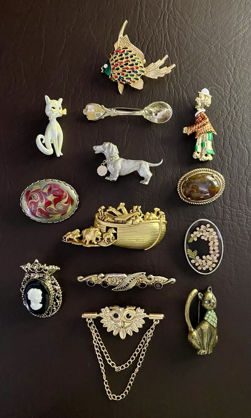 Vintage – Modern Rhinestone Mixed Material Dog Cat Cameo Fish Brooch Pin Lot