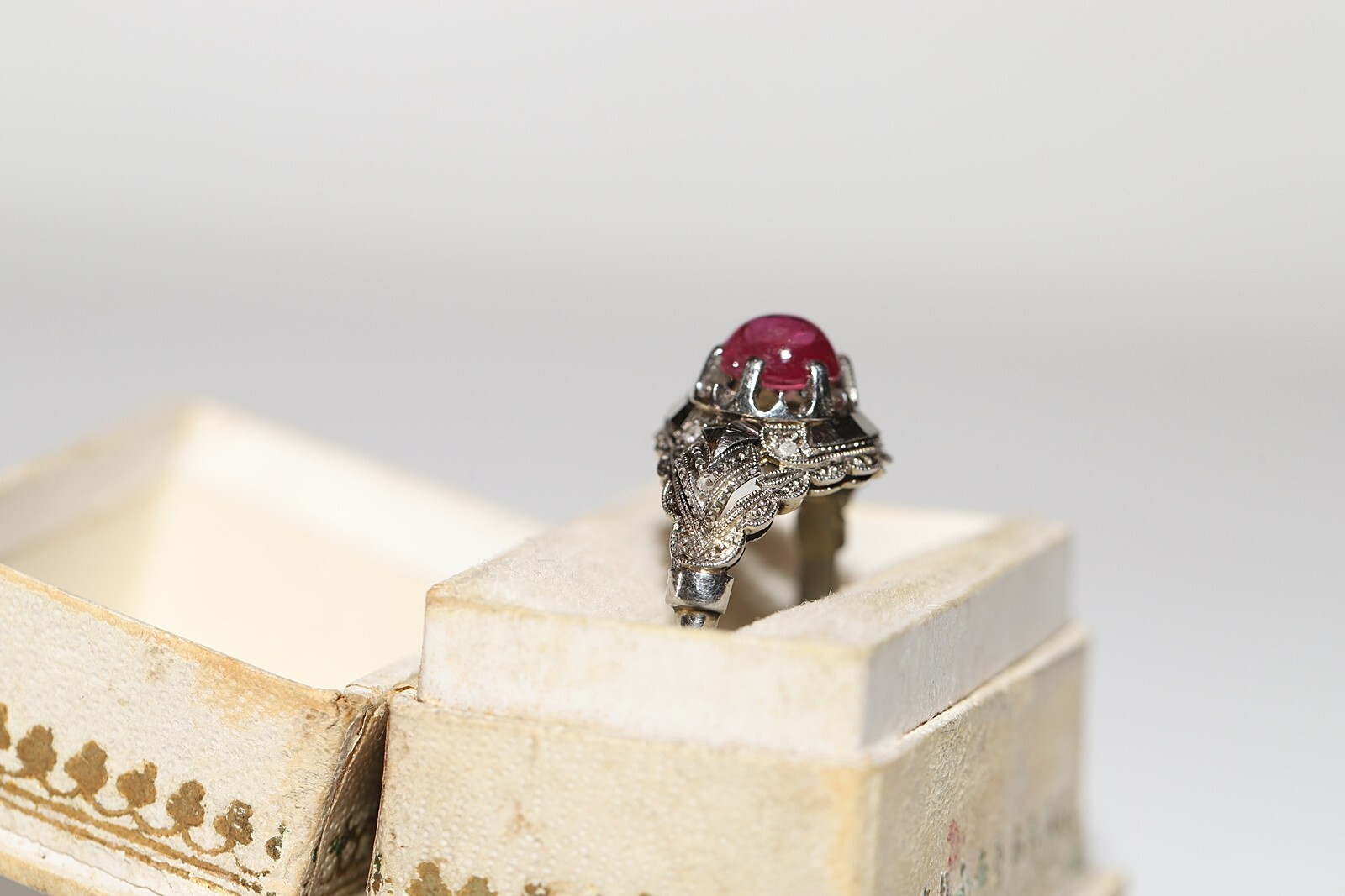 Antique Circa 1920s 18k Gold Natural Cabochon Ruby And Rose Cut Diamond Ring