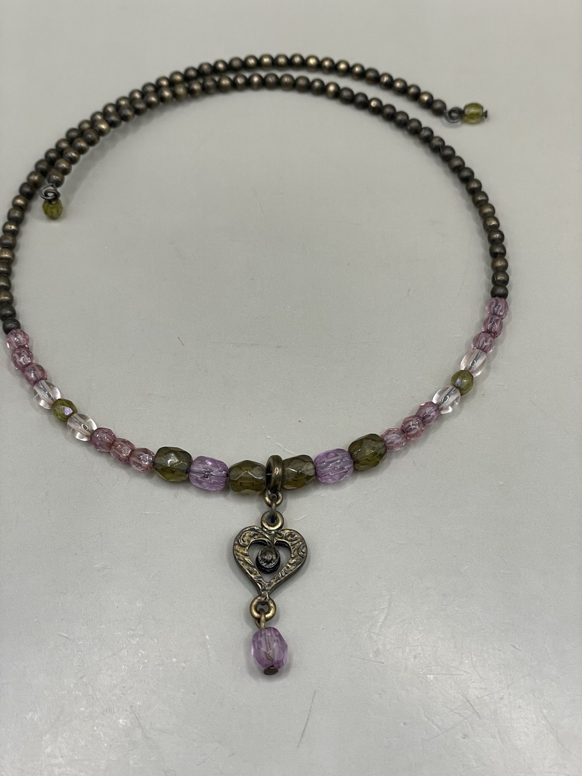 VTG 1928 Brand Memory Wire Chocker Bronze Tone Beaded Heart Pendant Necklace