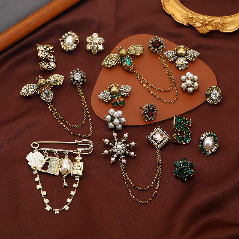 Fashion Vintage Crsytal Brooches Rhinestone Badges Accessories Banquet Jewelry