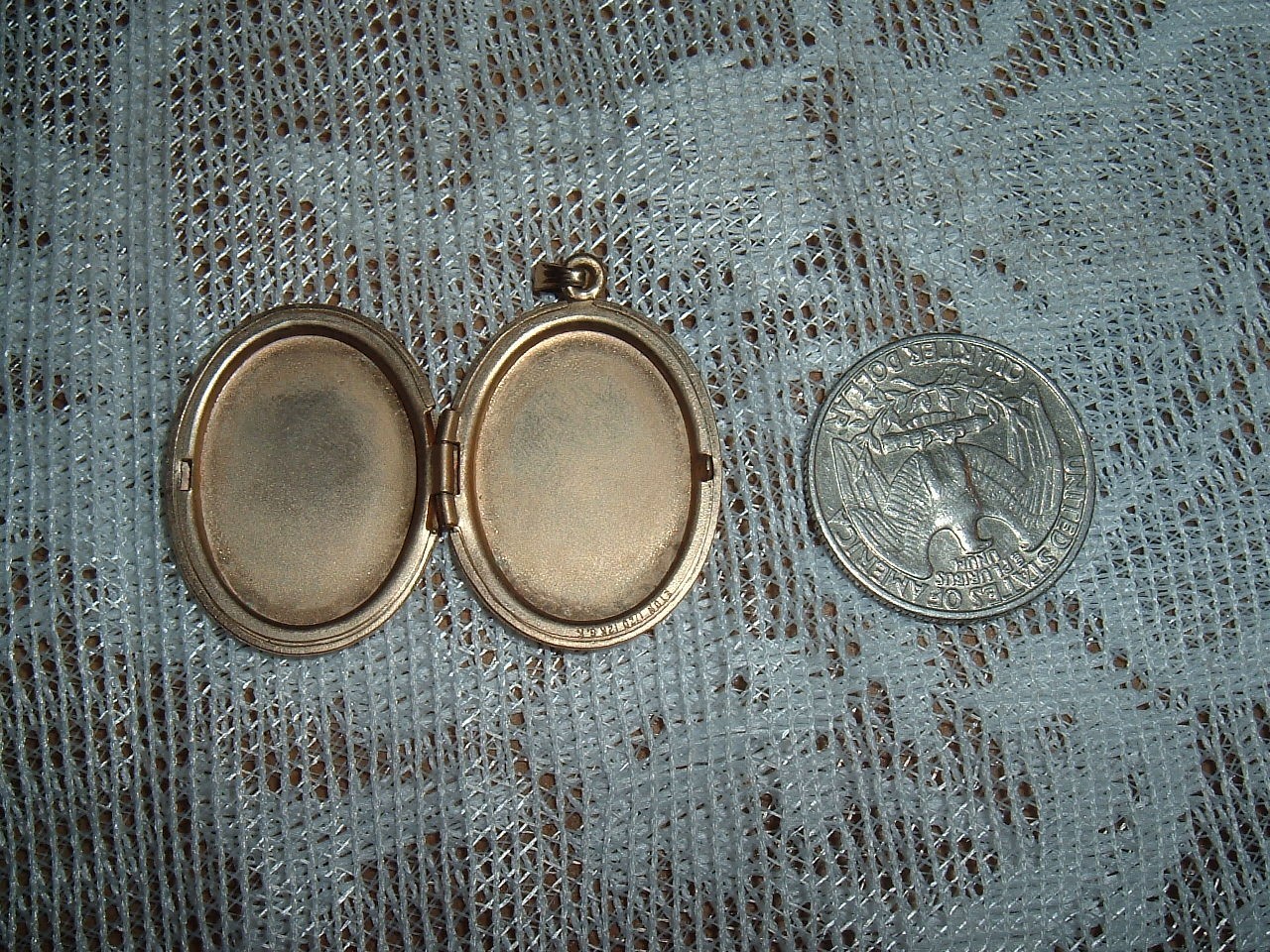 VINTAGE ETON 12K GOLD FILLED ETCHED FLOWER Charm LOCKET Pendant Necklace Jewelry
