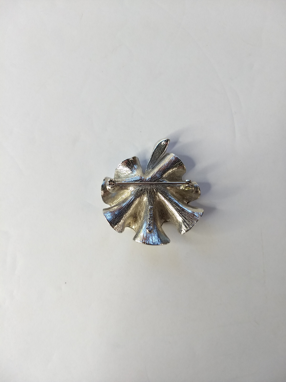 Sarah Coventry Silver Tone Rolling Leaf Pin Brooch Vintage Glam Nature