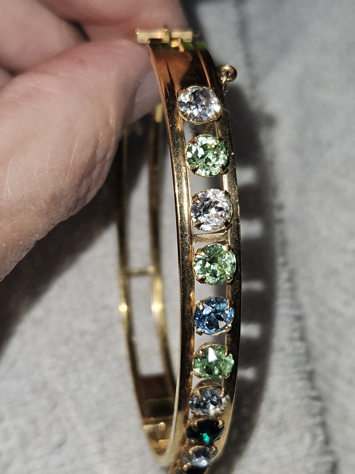 Vintage Van Dell Gold Toned Bangle Bracelet w Sparkling Stones