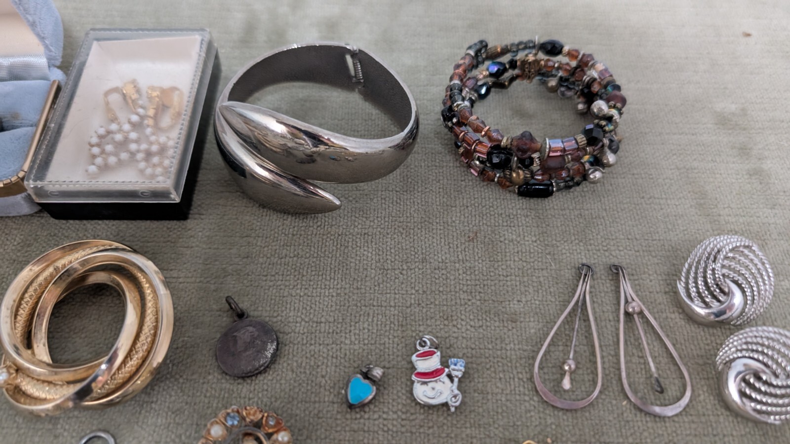 Lot of 55+ Vintage MCM Fashion Jewelery USA Italy and Unknow
