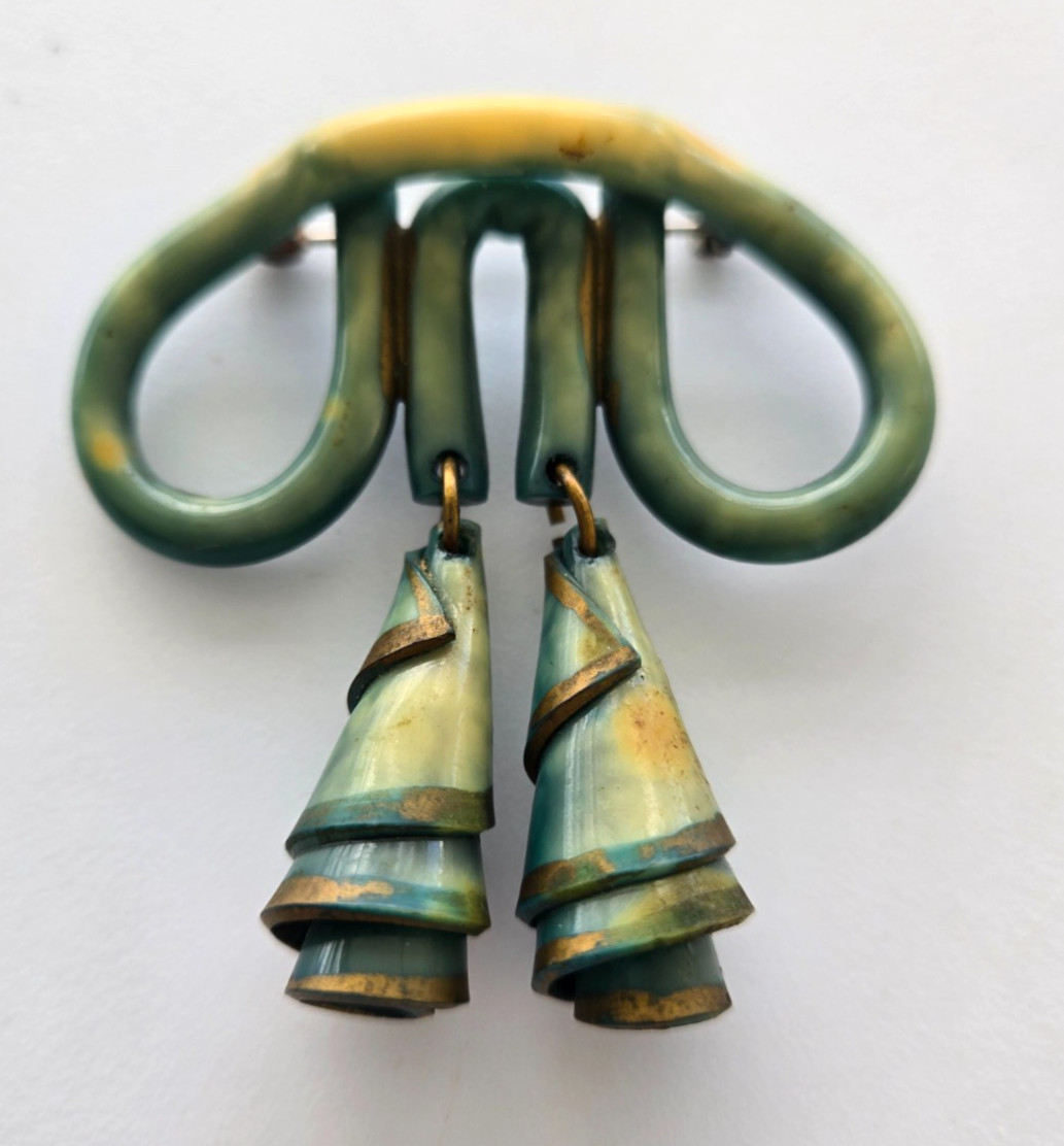 vintage,ART DECO,CELLULOID DANGLING BROOCH,SO DIFFERENT,UNKNOWN DESIGNER,AMAZING