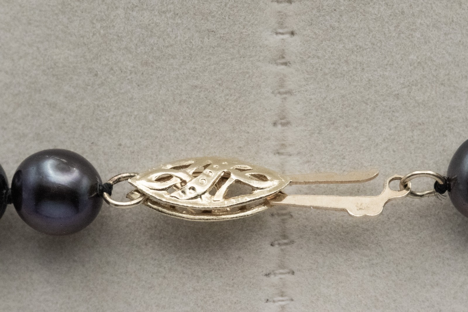 14kt Yellow Gold Dark Peacock Pearl Strand Necklace Fishhook Clasp Vintage