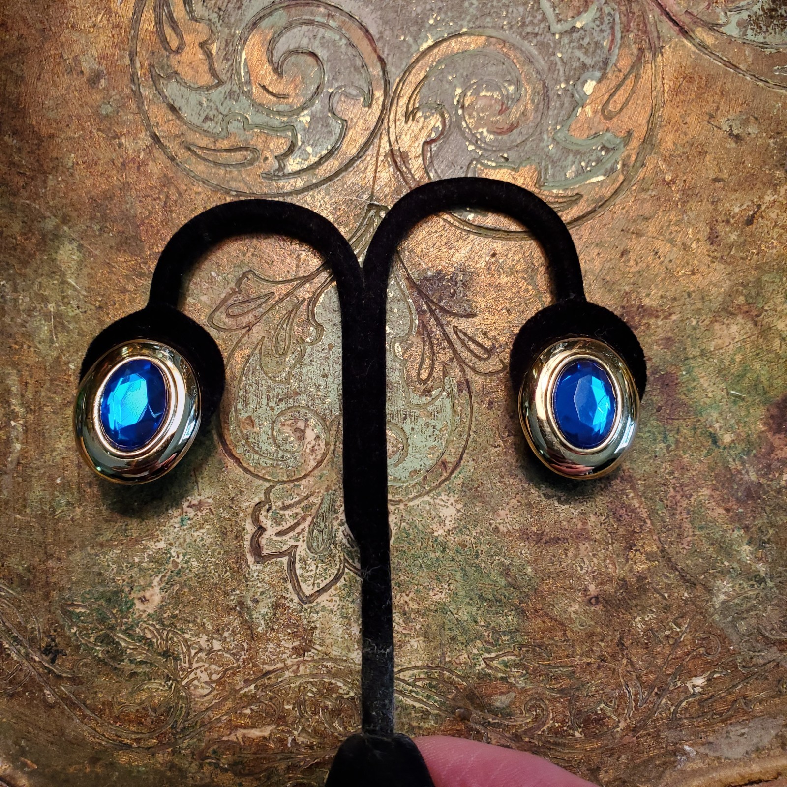 Clip On Earrings Faceted Blue Stone Designer VTG Gold Tone Lightweight with Pads