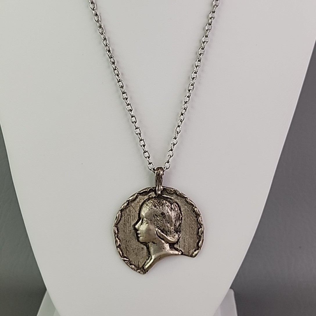 Vintage Lady Profile Necklace Repousse Silver Tone 23.5″