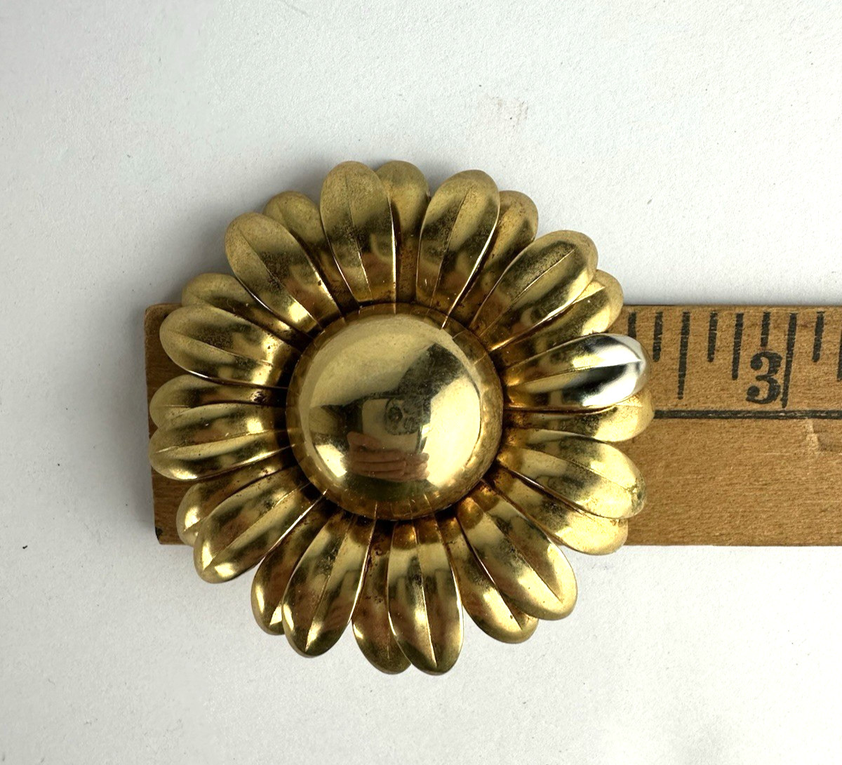 Vintage Mid-Century 3-Dimensional Sunflower Bloom Brooch Jewelry Gold Tone 2.5″
