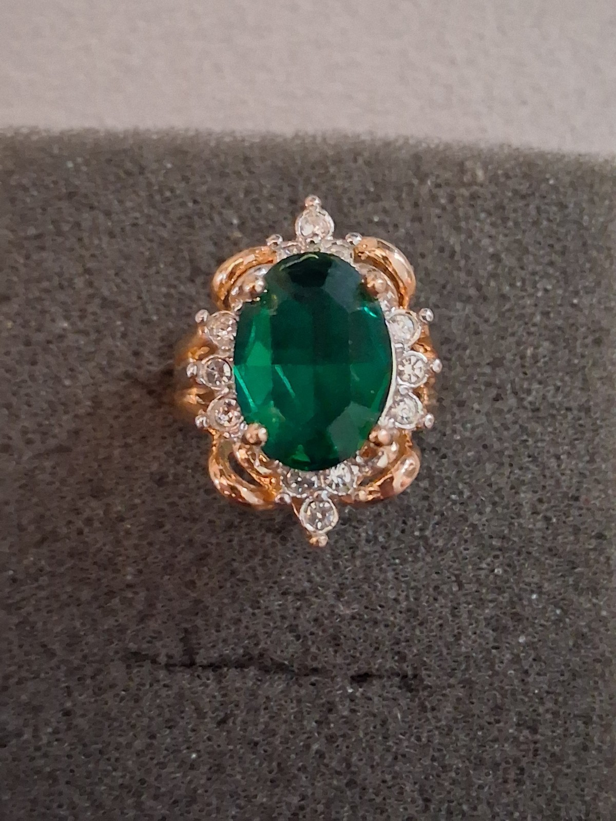 14K gold plated Lind Cubic Zirconia halo green stone vintage ring. SZ 4.5